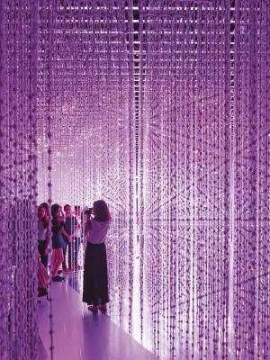 蛰伏多年,狮城变得多姿多采,不再被定型为正经八百的—新加坡