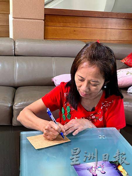 分隔馬新無法團聚 母女互送年餅解鄉愁