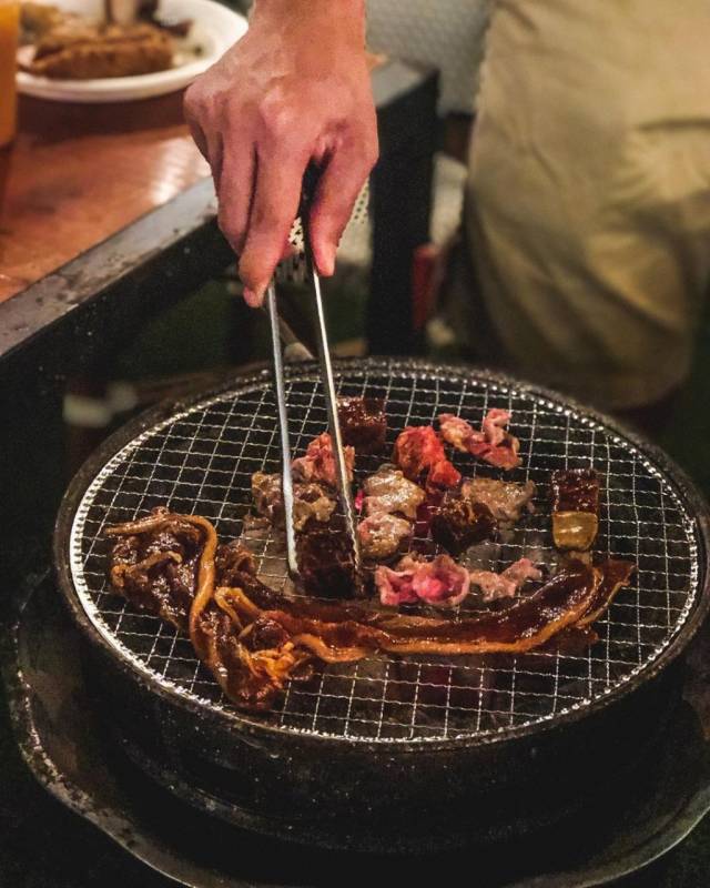 新加坡最大户外自助餐,犹如置身“小泰国”!自助烧烤顶级食材、龙虾🦞海鲜吃到爽