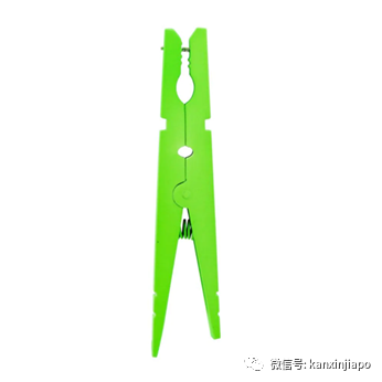 它，夹衣服卖五毛钱，但夹耳朵要买7xx新币