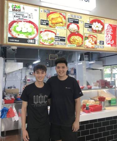 2南大生全年无休创业 卖54年老字号肉脞面