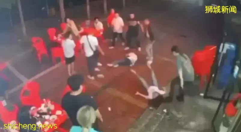 如果“唐山打人事件”發生在新加坡,這些男人就知道鞭刑的厲害了