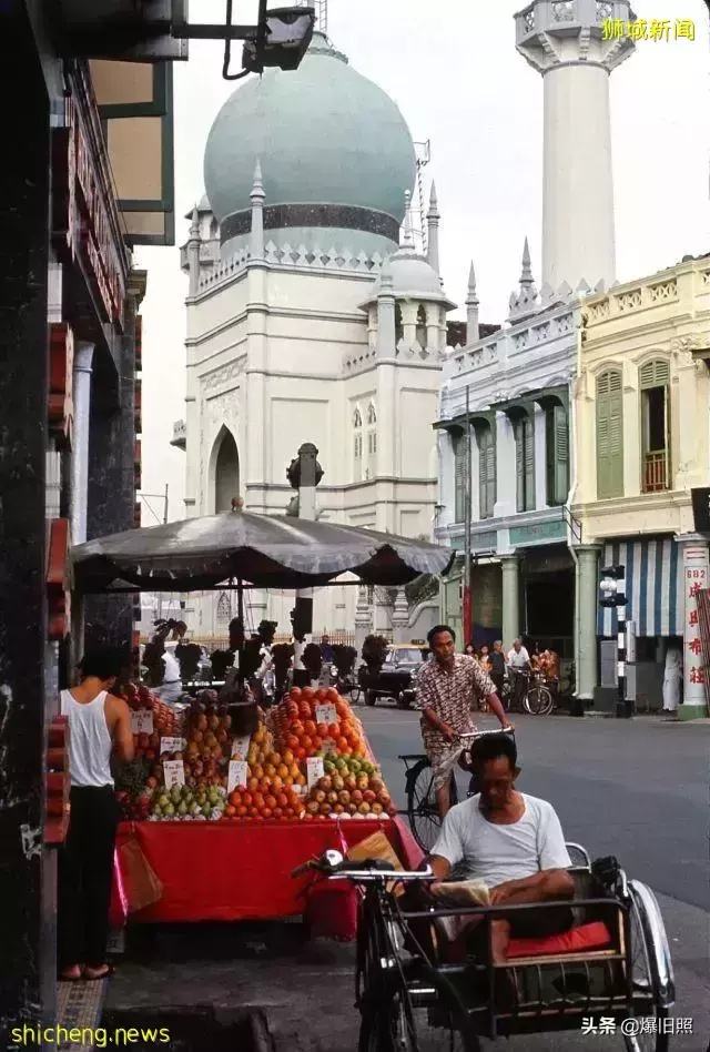 45 張照片,捕捉 1971 年新加坡的街景,來尋找中華文化的痕迹吧