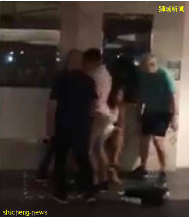 新加坡酒吧一条街上演英雄救美,网友:这男的好像被绿了