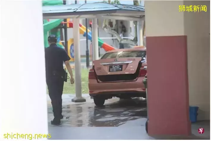 喝咳嗽药水驶入游乐场撞柱 德士叔监1个月吊照半年