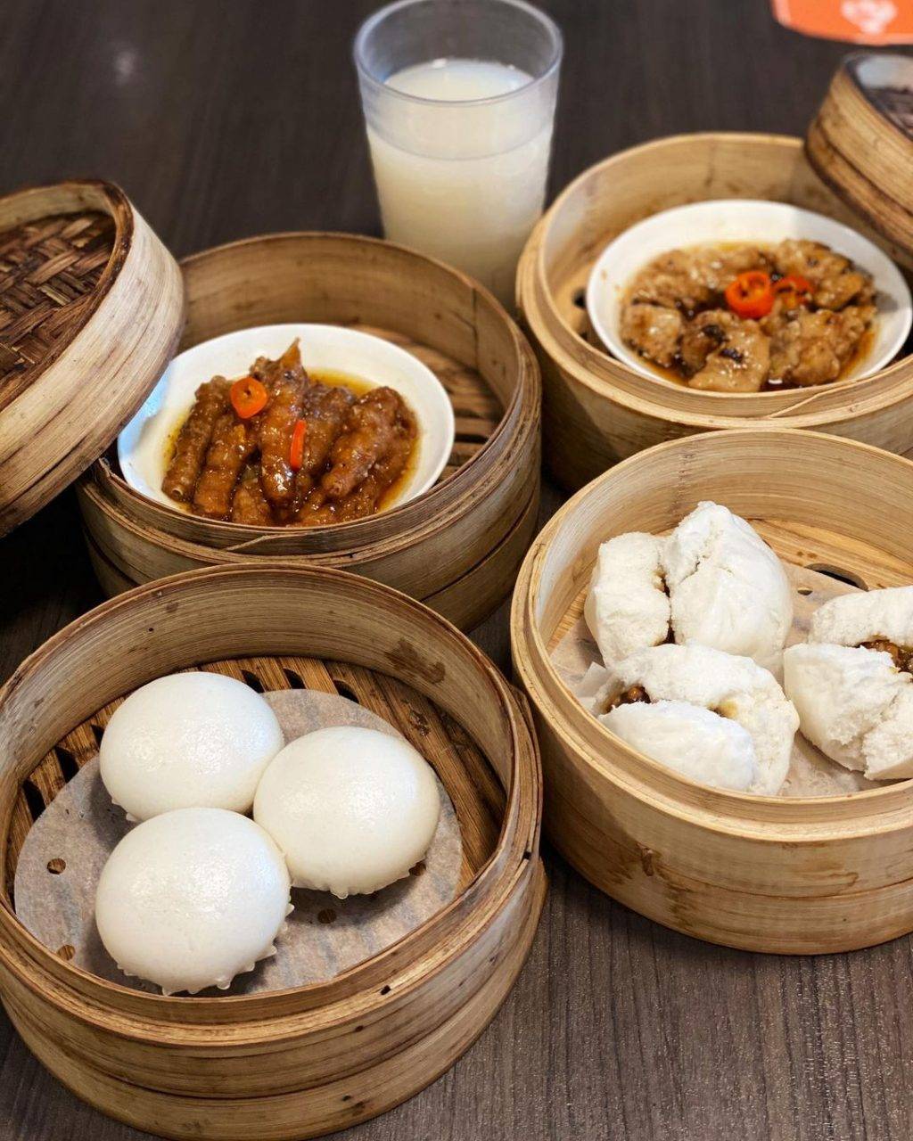 幸福的“港”覺😋 排長龍的“So Good茶餐廳”每日都有特價套餐！酥到掉渣的菠蘿油、奶油脆豬來啰🤤