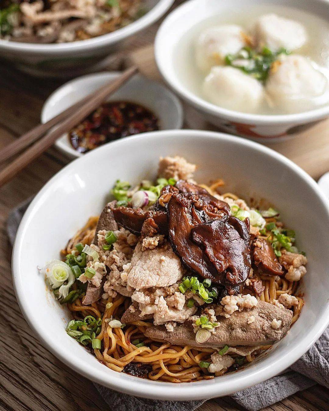 面食系列 最平價的新加坡米其林級別小販食物,肉脞面來一碗不