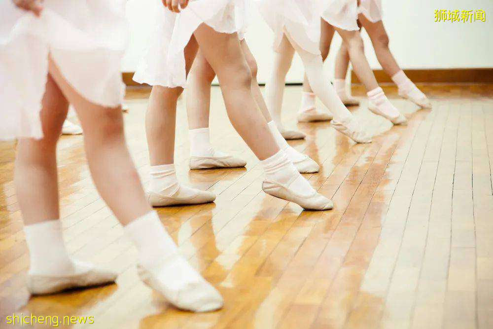 一年一度！新加坡家長都在這裏通宵打地鋪排隊，到底在搶啥