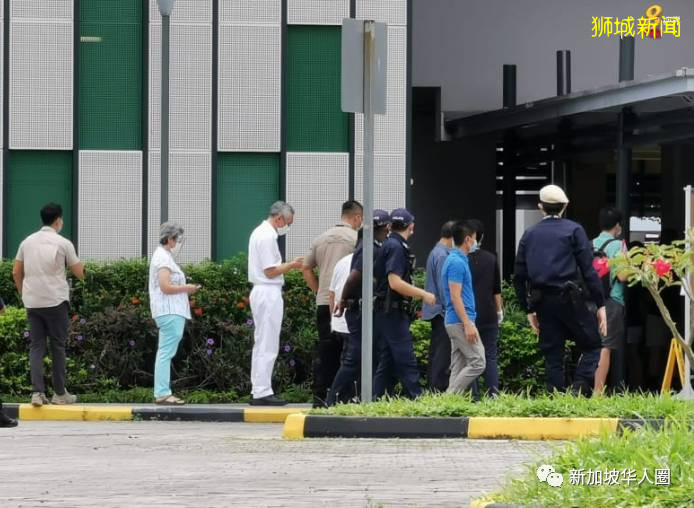 新加坡大選全島投票站大排長龍！投下手中神聖的一票！李顯龍總理也不例外