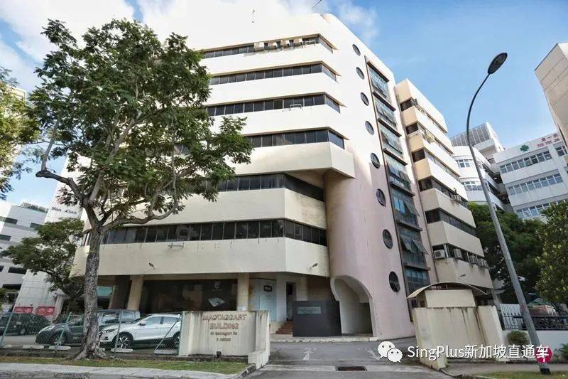 逼人吞糞，鐵鉗拔牙……起底新加坡的“神秘力量”