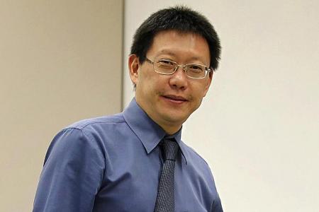 一名眼科医生在“路怒”事件中向汽车投掷玻璃瓶