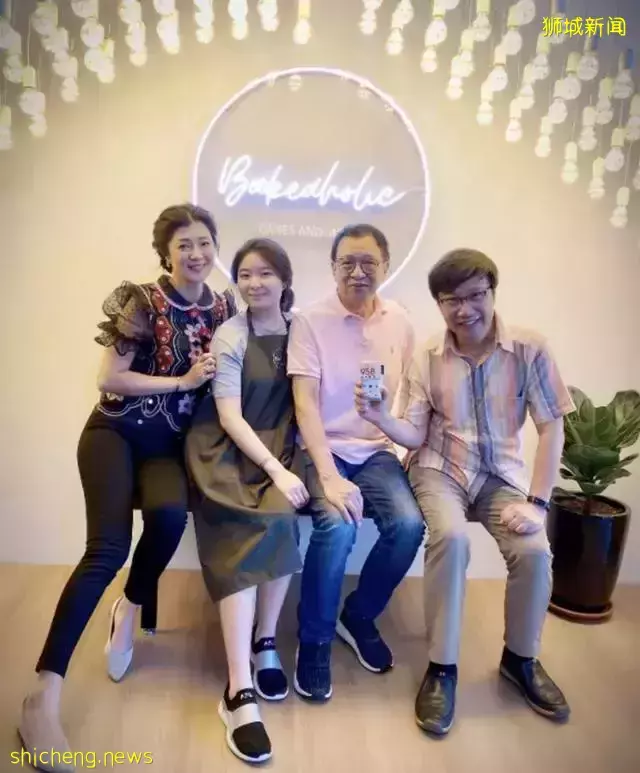 许绍雄为女儿开第二家餐馆,开业当天客似云来,全家到店招呼宾客