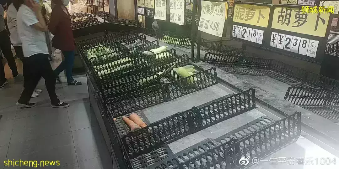 李显龙总理发声,挺中国防疫!上海的新加坡人晒冰箱,这些岛上阿姨曾囤出一个超市