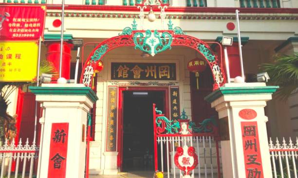 她放弃了博士学位，只为弘扬中华文化