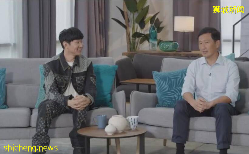 林俊杰与新加坡卫生部长对话疫情下的生活,一身的LV!贵气逼人