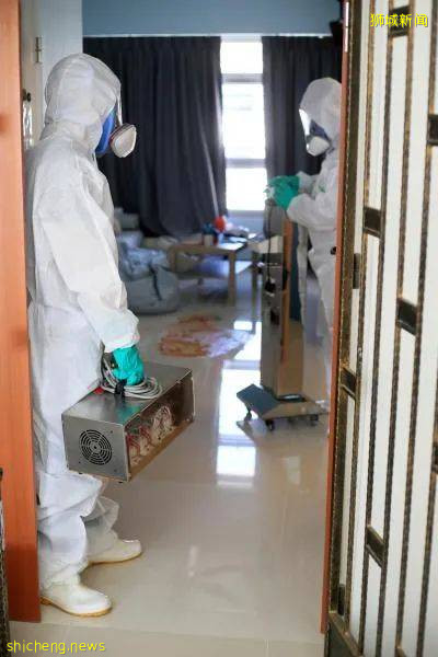 忍惡臭、處理腐爛物清理血水,他們爲往生者最後一次“搬家”