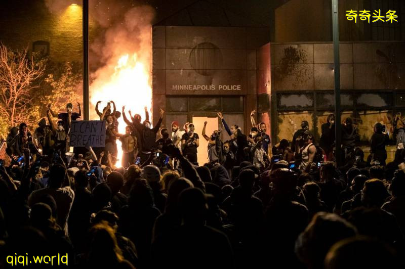 反轉!弗洛伊德獨立屍檢報告公布:死于頸部受壓窒息!