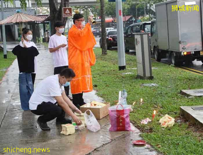 “她太苦太累了” 子女筹钱赴新 送母最后一程 