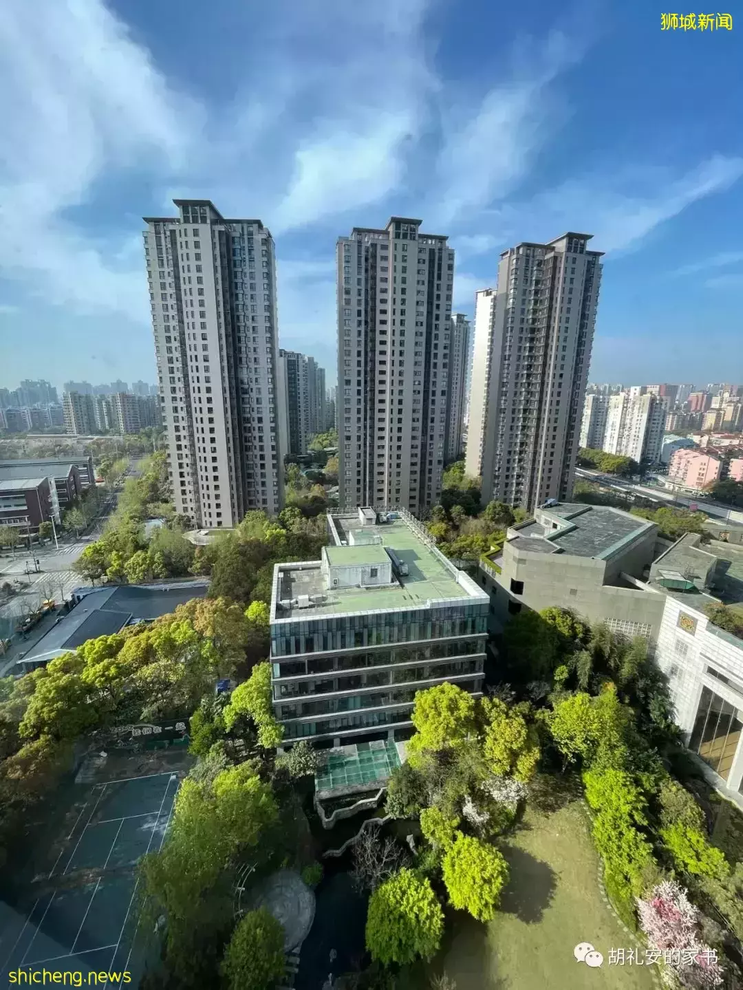 “从新加坡回到上海,封锁一再延长,我被卷入了这场前所未有的大事件”