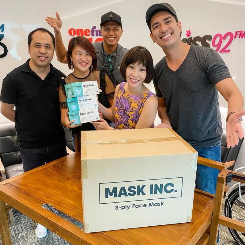 新加坡美女主播:“吓!中国卡车司机撞坏了我的宝马车...”