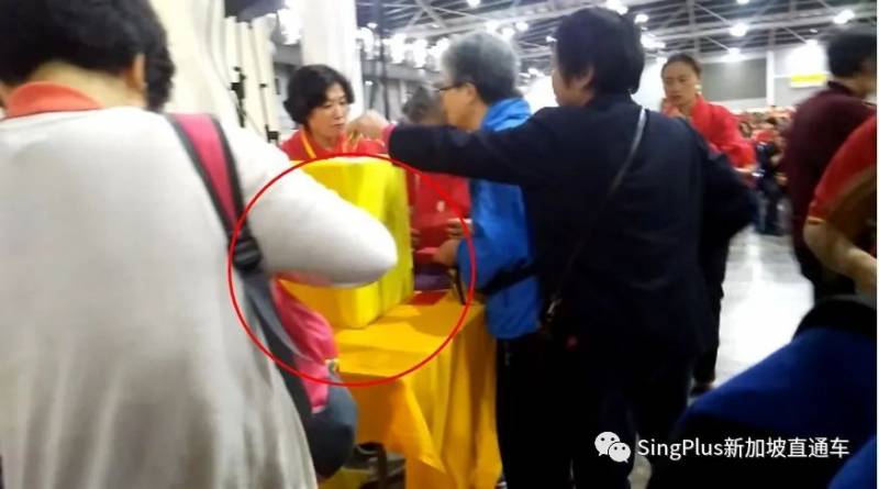 逼人吞糞，鐵鉗拔牙……起底新加坡的“神秘力量”