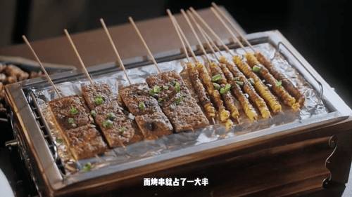 宝藏烧烤店,原汁原味川味烧烤!90多种美食碳香过瘾!撸串喝酒第一选择,“熊猫撸串”来啦