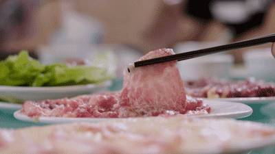 想要吃火鍋，又怕高熱量？新加坡的日式牛肉火鍋幫你擺脫這份困擾