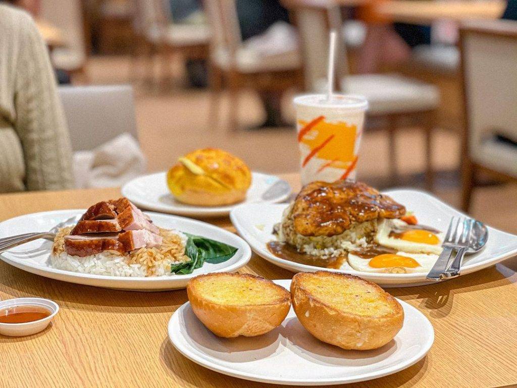 幸福的“港”覺😋 排長龍的“So Good茶餐廳”每日都有特價套餐！酥到掉渣的菠蘿油、奶油脆豬來啰🤤