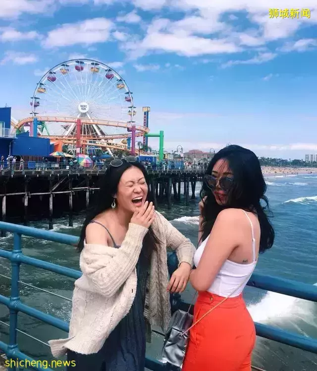 新加坡24岁美女遭热议!和闺蜜“结婚”变伴侣,男友竟愿意