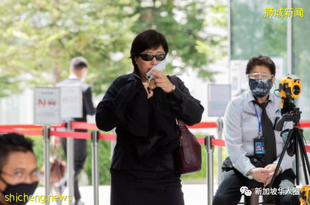 拒戴口罩新加坡前女军官上了法庭还不肯戴!网友:病毒啊成全她吧