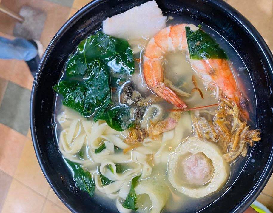 用着独特食谱制作出的板面,芳林美食中心里的”面荘”