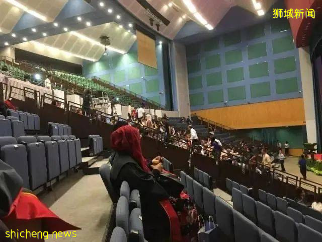 从中国远赴新加坡读书的年轻人,就业前景如何