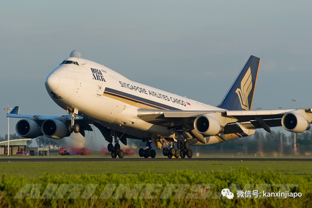 新航飞机降落后多处惊现不明洞孔