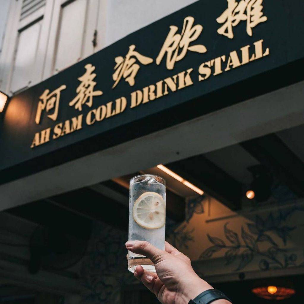 丟掉你的煩惱!新加坡“阿森冷飲攤”南洋風味隱藏酒吧🍻 特調雞尾酒+狂歡一整夜