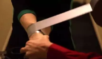 她,被绑在新加坡酒店12小时,损失7万新币!惨遭拍裸照