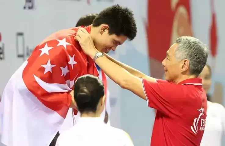 新加坡奥运冠军约瑟琳晒“剃头照”,终于要去服兵役了