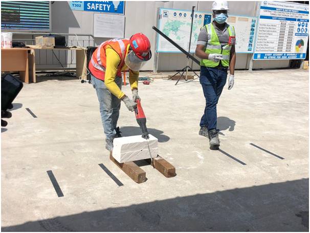 新加坡T302项目开展手部安全防护培训