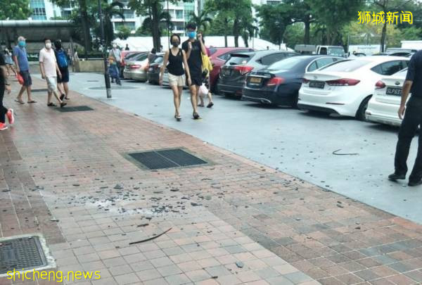组屋玻璃窗4楼坠地   路人吓到不敢动    直呼:连拍照都忘记