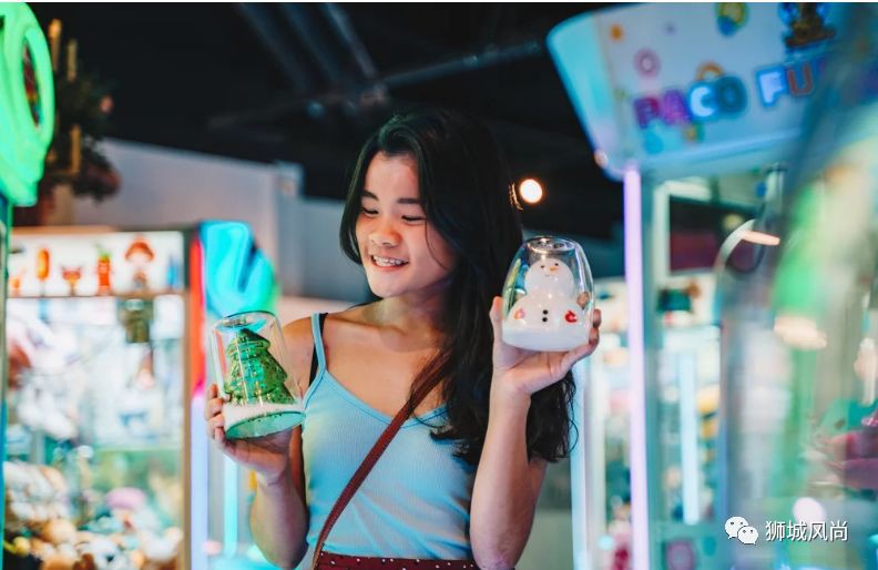 Kallang Wave has giant candy floss, snowman cups &amp; cupcake tree