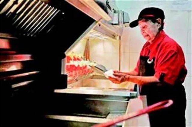 新加坡如何保障老年人的福利？這些政府直接提供的配套計劃，你需要知道