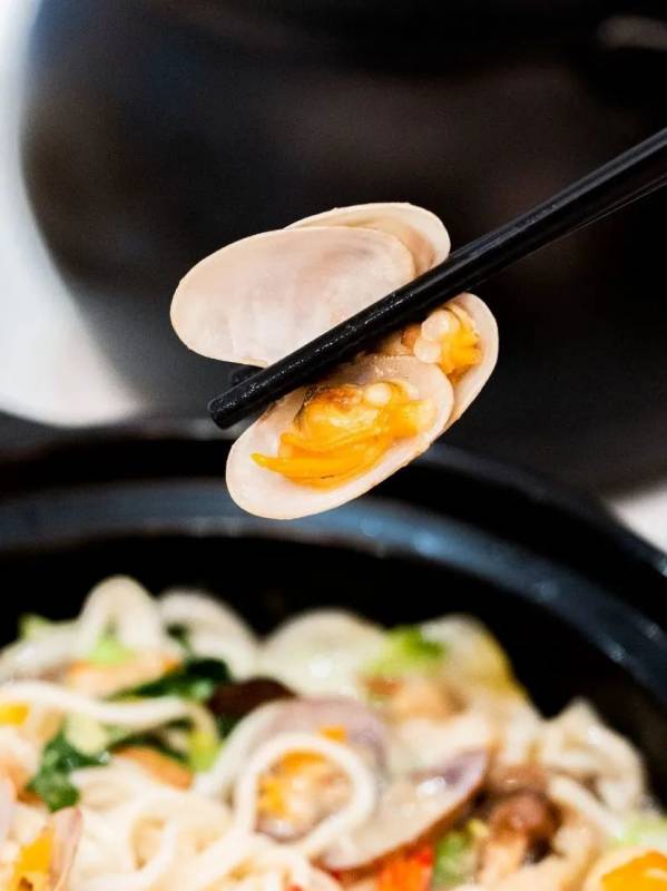 三人行新店開業!三人來吃就送招牌菜!全島三店同慶