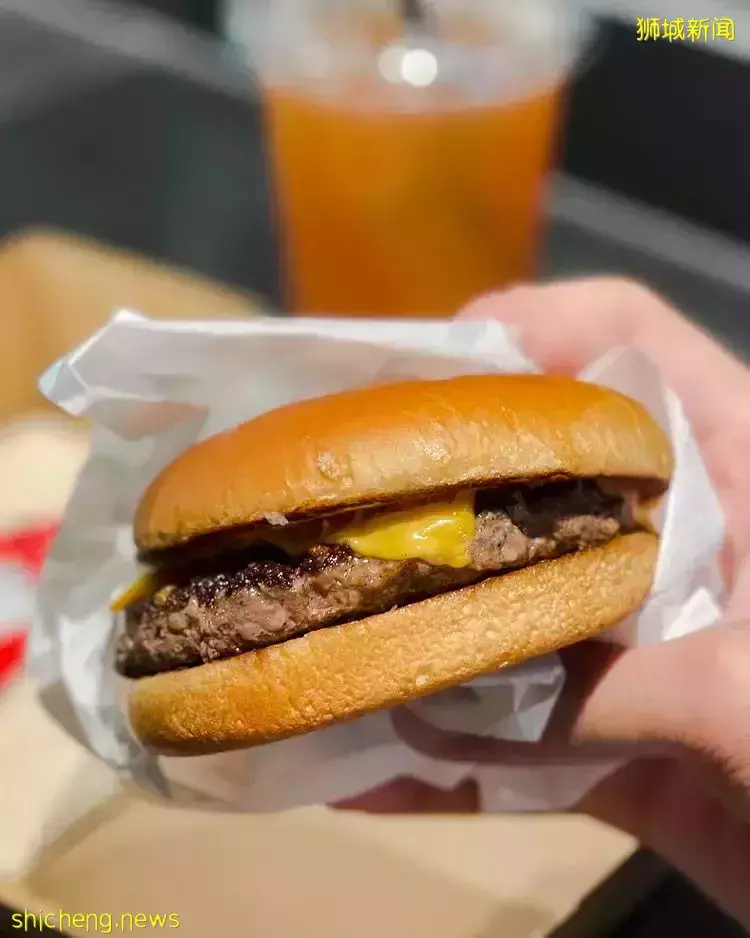 2280 Burger只有售卖一种口味的汉堡😲价格经济实惠、$9.50就可以吃到牛肉堡啦🍔