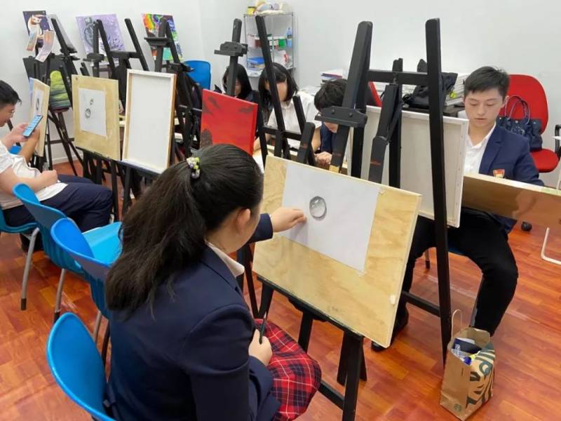 “中國留學生是間諜？！” 英國也開始跟風美國，留學生怎麽那麽難