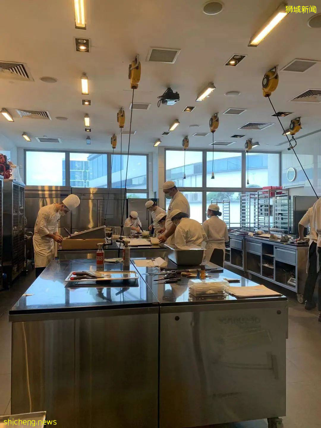 他是如何从新加坡留学生,变身魔都爆火网红餐厅主理人