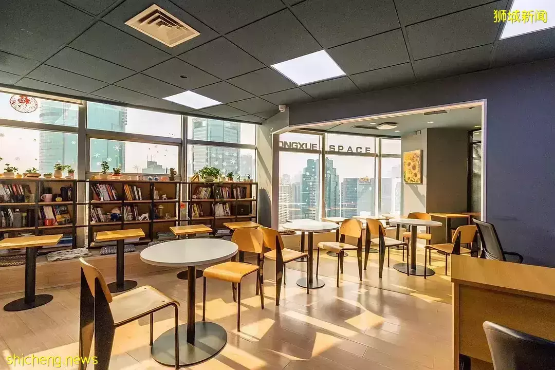 新加坡管理大学学生在学习室猥亵一名女生,称其并无抗拒,被判处10个月监禁和三下鞭刑