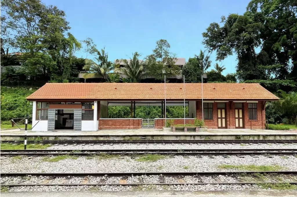 徒步好去处💪🏻新加坡最古老的“武吉知马火车站”整修后重新对外开放！办公楼变身成为复古咖啡厅☕️ 