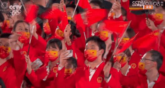 全网群嘲：东京奥运开幕式像阴间！设施简陋、开除导演乱透了！中新选手惊艳出场