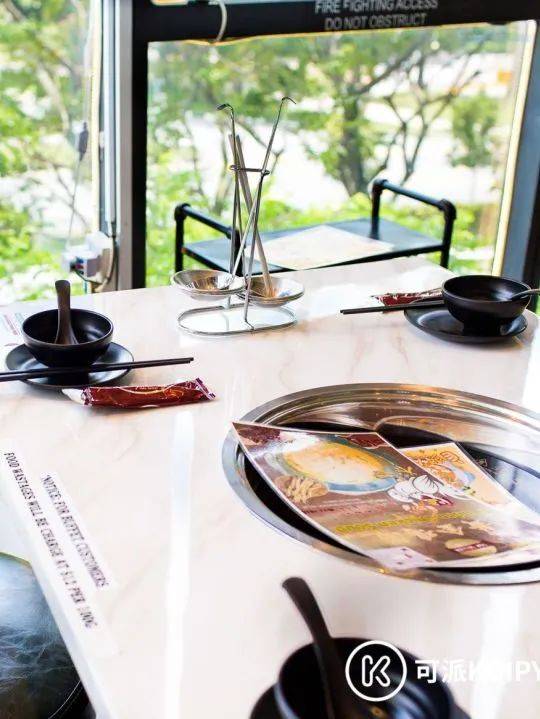 人均$20不到的火鍋+炒菜自助!任點任吃,吃到扶牆出