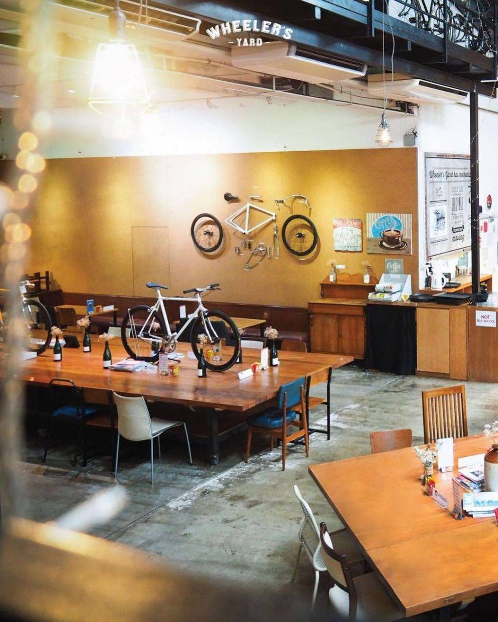 旧仓库的秘密🤫 Wheeler's Yard独立式单车咖啡厅🚴‍♀️ 硬朗工业风+蓝色大闸门个性又带感