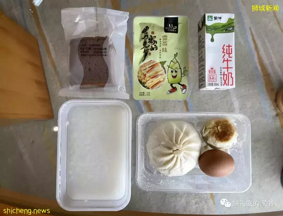 “从新加坡回到上海,封锁一再延长,我被卷入了这场前所未有的大事件”